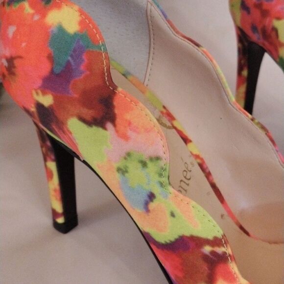 J. Renee Floral Heels - Picture 4 of 14